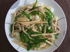 豚肉のチンジャオロースーあんかけ炒飯