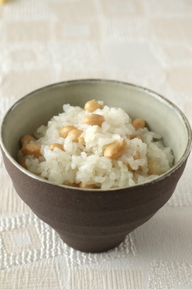 ひと工夫でタンパク質たっぷり!大豆ご飯