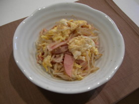 もやしと卵とハムの炒め物