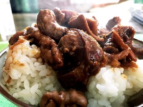 激ウマ!?築地場外で食べるホルモン丼