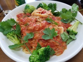 トマト缶とツナ缶で簡単パスタ