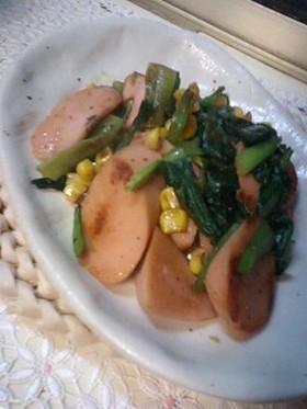 お弁当に♪ソーセージと小松菜のバター炒め