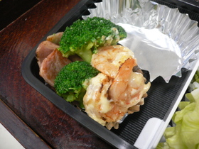 お弁当に☆ベーコンとエビ!