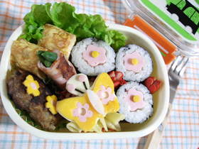 おさかなソーセージでお花海苔巻き弁当
