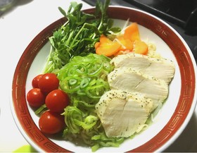 【ダイエットレシピ】チキンサラダラーメン