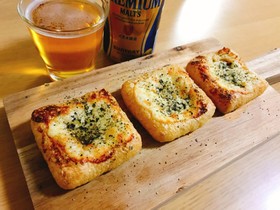 お手軽おつまみ♪油揚げのマヨチーズ焼き