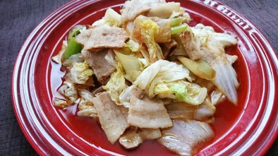 白菜とねぎと豚バラ肉の炒め物の写真