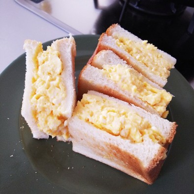 ふわふわスクランブルエッグのサンドイッチの写真
