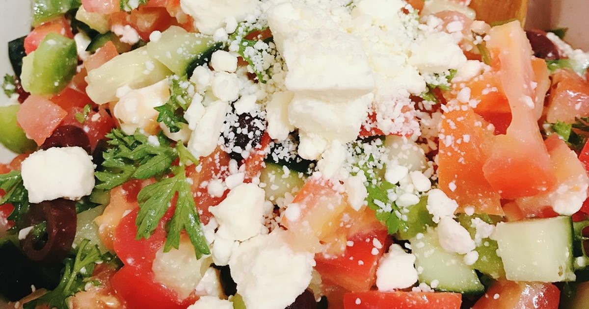早くて簡単なギリシャ風サラダのレシピ