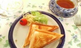 ゆったりした朝には簡単ホットサンド♪