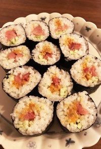 雲丹、中トロ、きゅうりの太巻き寿司