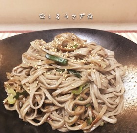 ゴマ油と麺つゆで♪パパっと蕎麦の焼きそば