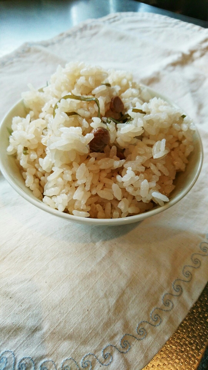 煎り大豆(豆まきの残り豆)塩こんぶご飯の画像