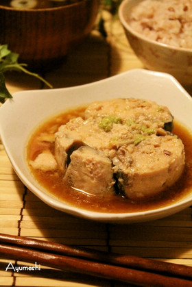 わさび酢醤油で鯖缶。