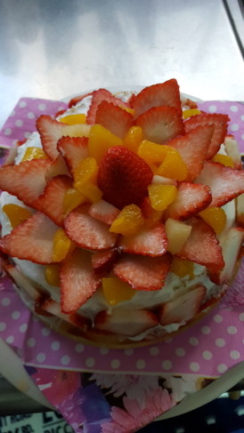 イチゴたっぷりケーキ
