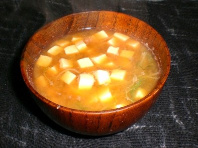 豆腐と水菜のお味噌汁の写真