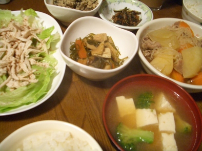 ブロッコリーと豆腐の味噌汁の写真