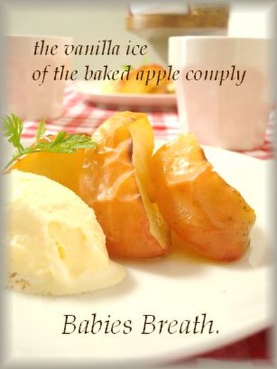 焼きりんごのバニラアイス添えの写真