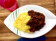ターメリックライスに合うキーマカレーの写真