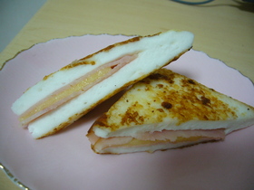 はんぺんにハムチーズ挟む니다