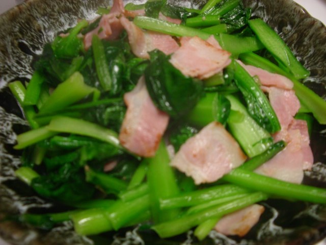 お弁当にも☆小松菜のベーコン炒めの画像