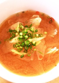 新玉ねぎのコンソメ味噌スープ