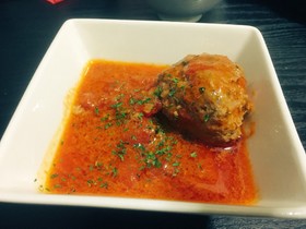 パセリ風味の肉団子のトマトソース煮込み