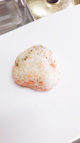洋風鮭フレークおにぎり