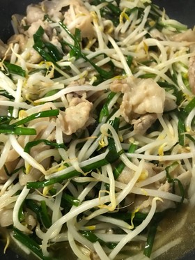 ポン酢でアッサリ☆豚バラのニラもやし炒め