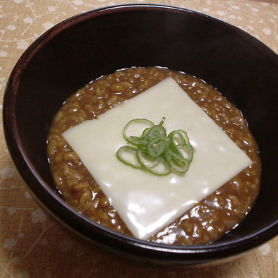納豆カレー粥の写真