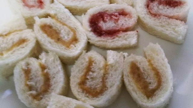 離乳食後期 忙しい朝にも ロールサンド レシピ 作り方 By ガリ トトロ クックパッド 簡単おいしいみんなのレシピが371万品