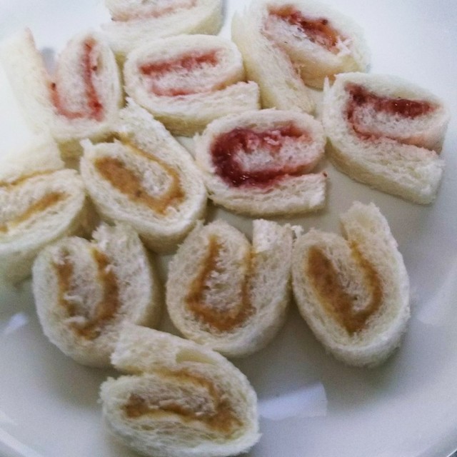 離乳食後期 忙しい朝にも ロールサンド レシピ 作り方 By ガリ トトロ クックパッド 簡単おいしいみんなのレシピが371万品