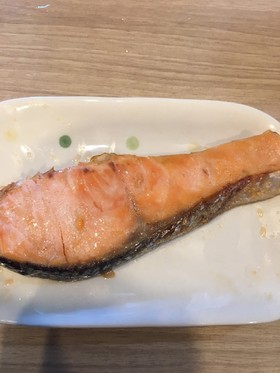 特売の鮭でも煮切り酒塗るとふっくら柔らか