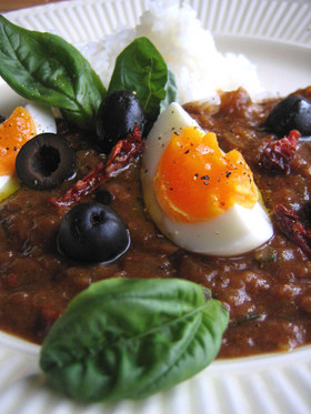 ブラックオリーブとゆで卵の地中海カレー