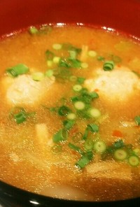 肉団子と白菜、キノコのピリ辛味噌スープ