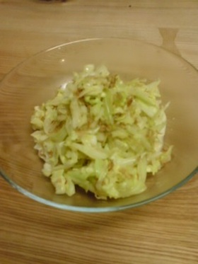 キャベツとちりめん山椒の和え物