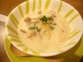 しみじみ美味しいキノコたっぷりチャウダー