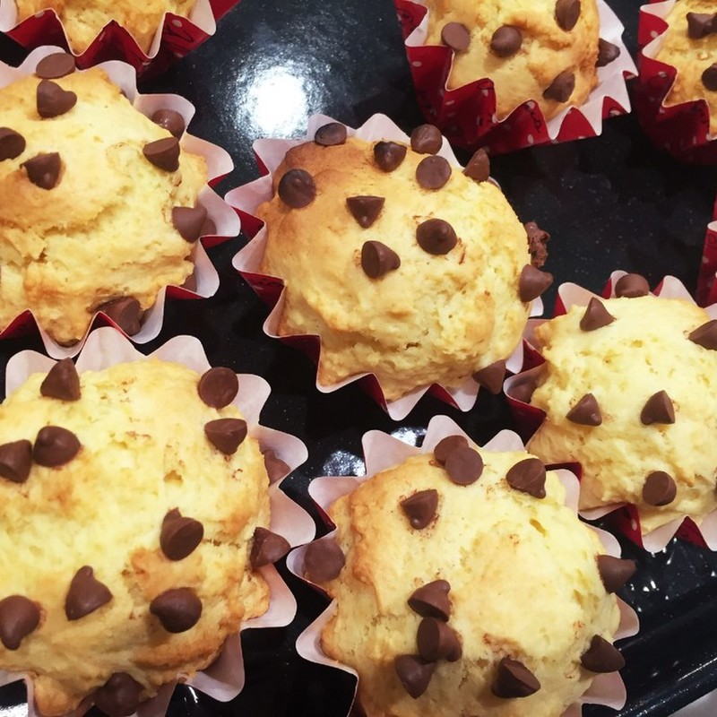 チョコチップクッキー生地 + カップケーキ = 史上最高のカップケーキレシピ