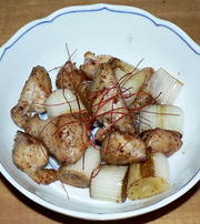 鶏三角と白ネギの七味唐辛子焼きの写真