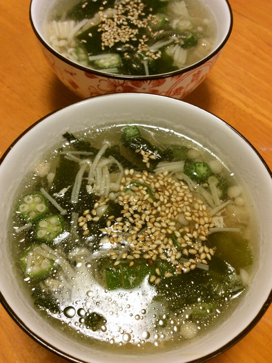 オクラ榎茸ワカメの鶏ガラお酢スープの写真