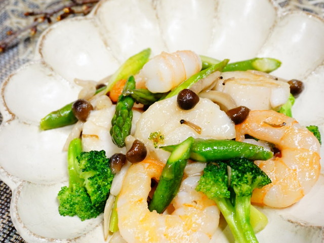 ぷりっぷり 海老と生ホタテの中華炒め 塩 レシピ 作り方 By Makichihua クックパッド 簡単おいしいみんなのレシピが360万品