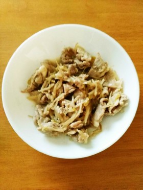 豚肉ともやしのトンコツ炒め