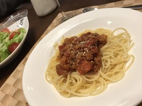 【簡単レシピ】ホールトマトでミートソース