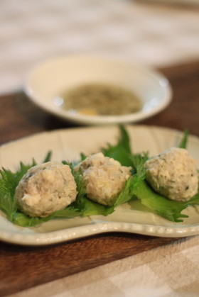 大葉入り蒸し鶏団子