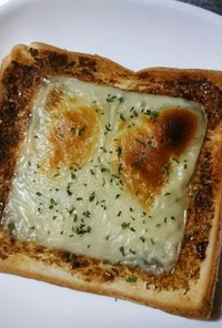 海苔の佃煮のチーズトースト(○´艸｀)