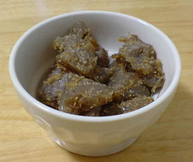 こんにゃくのおかかゴマ炒め