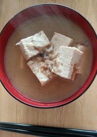 豆腐とすりおろしゴボウの味噌汁