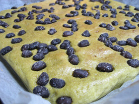 ヘルシーお豆腐のモチモチ緑茶甘納豆ケーキ