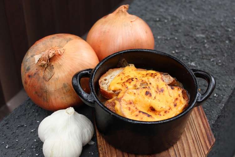 ココット鍋でオニオングラタンスープ レシピ 作り方 By チームtone クックパッド