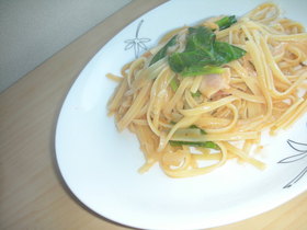 ベーコンとほうれん草クリームトマトパスタ